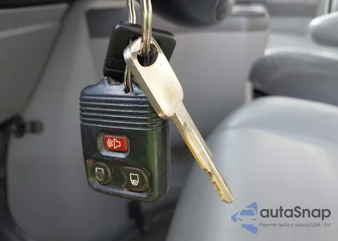 2011 Ford E-350 Super Duty Commercial из США, поврежденный, VIN 1FTSE3EL0BDA81351